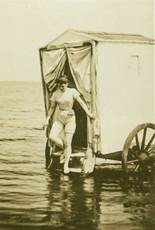 https://files.brightside.me/files/news/part_36/364960/15495810-Woman_in_bathing_suit_1893-1502361282-650-00da0c1ca6-1502691014.jpg