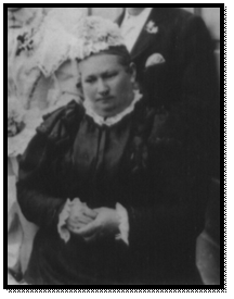 A person in a black dress

Description automatically generated