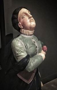 A statue of a person

Description automatically generated